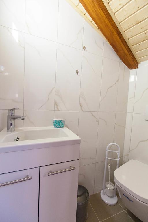 Holiday Home Nika Omisalj ภายนอก รูปภาพ