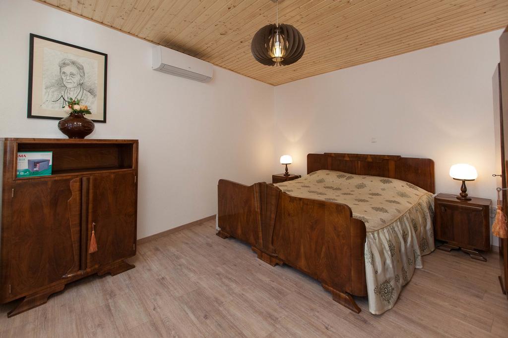Holiday Home Nika Omisalj ภายนอก รูปภาพ
