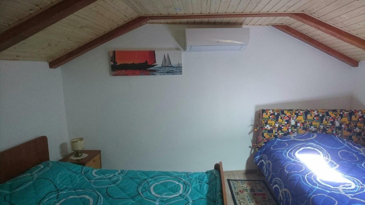 Holiday Home Nika Omisalj ภายนอก รูปภาพ